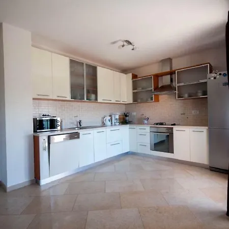 Apartment Leana Brtonigla