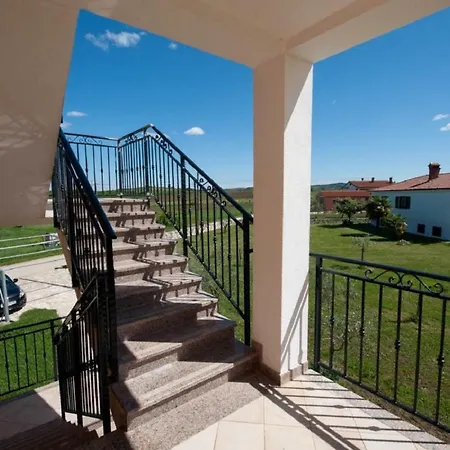 Leana Apartment Brtonigla