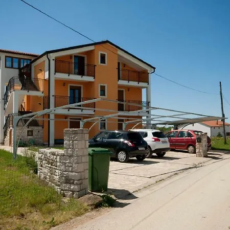 Leana Apartment Brtonigla