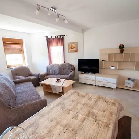 Apartment Leana