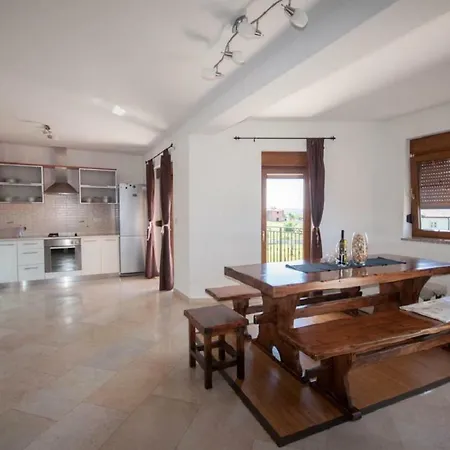 Leana Apartment Brtonigla
